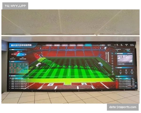 重庆龙兴足球场迎中超首秀：6万人专业球场完成冬季草皮维护